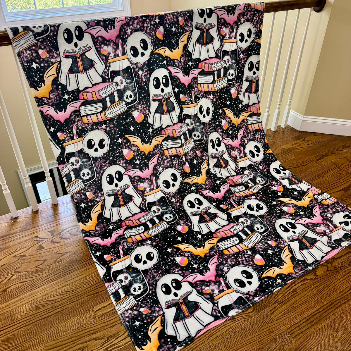 Blanket Halloween #21 - Reading Ghosts