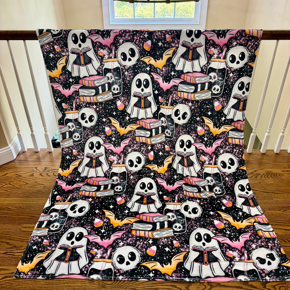 Blanket Halloween #21 - Reading Ghosts
