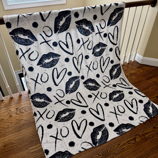 Blanket - XO Heart Lips